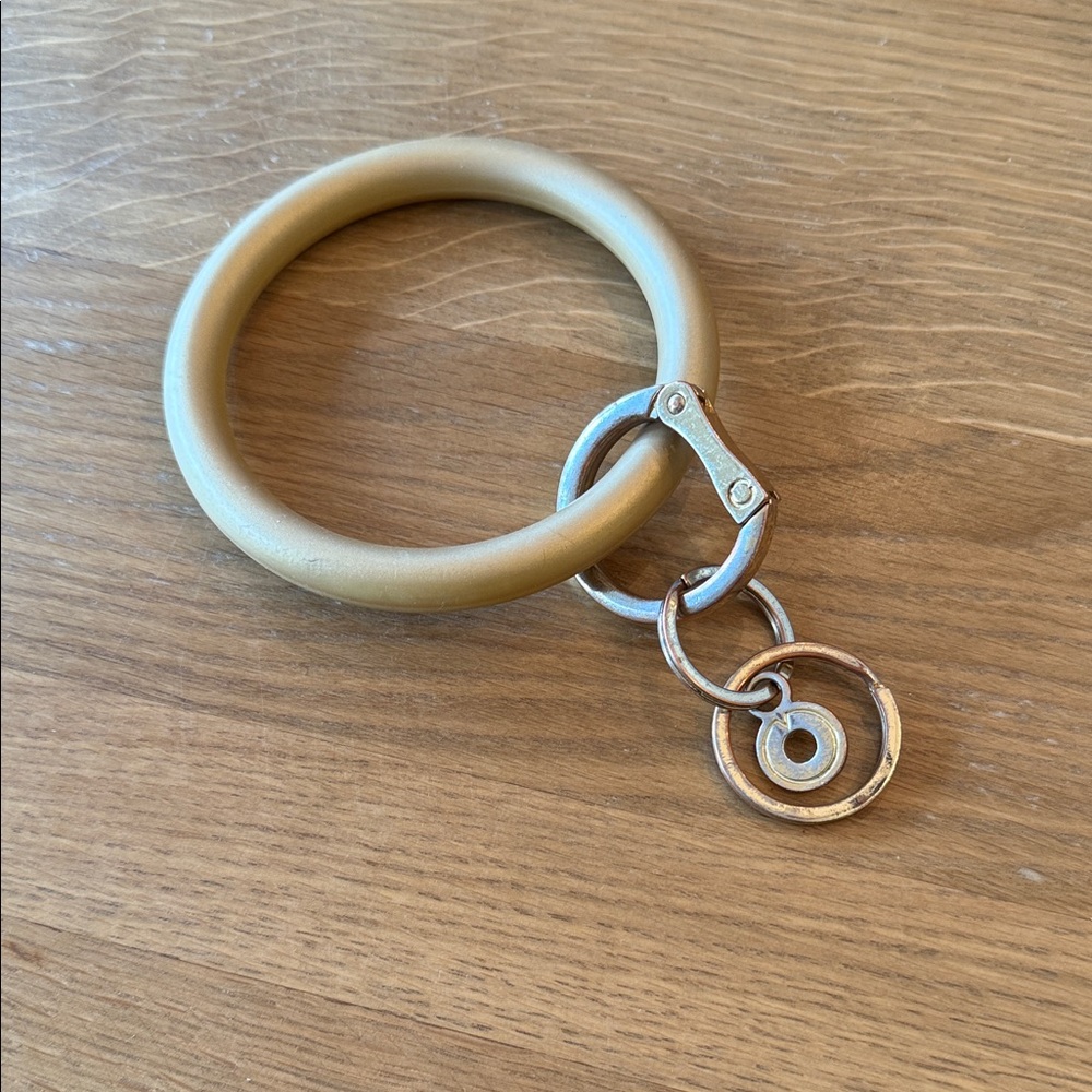 Oventure Gold key chain with Gold Accents
